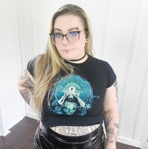 Black Graphic Tee Pans Labrynth Womens XL